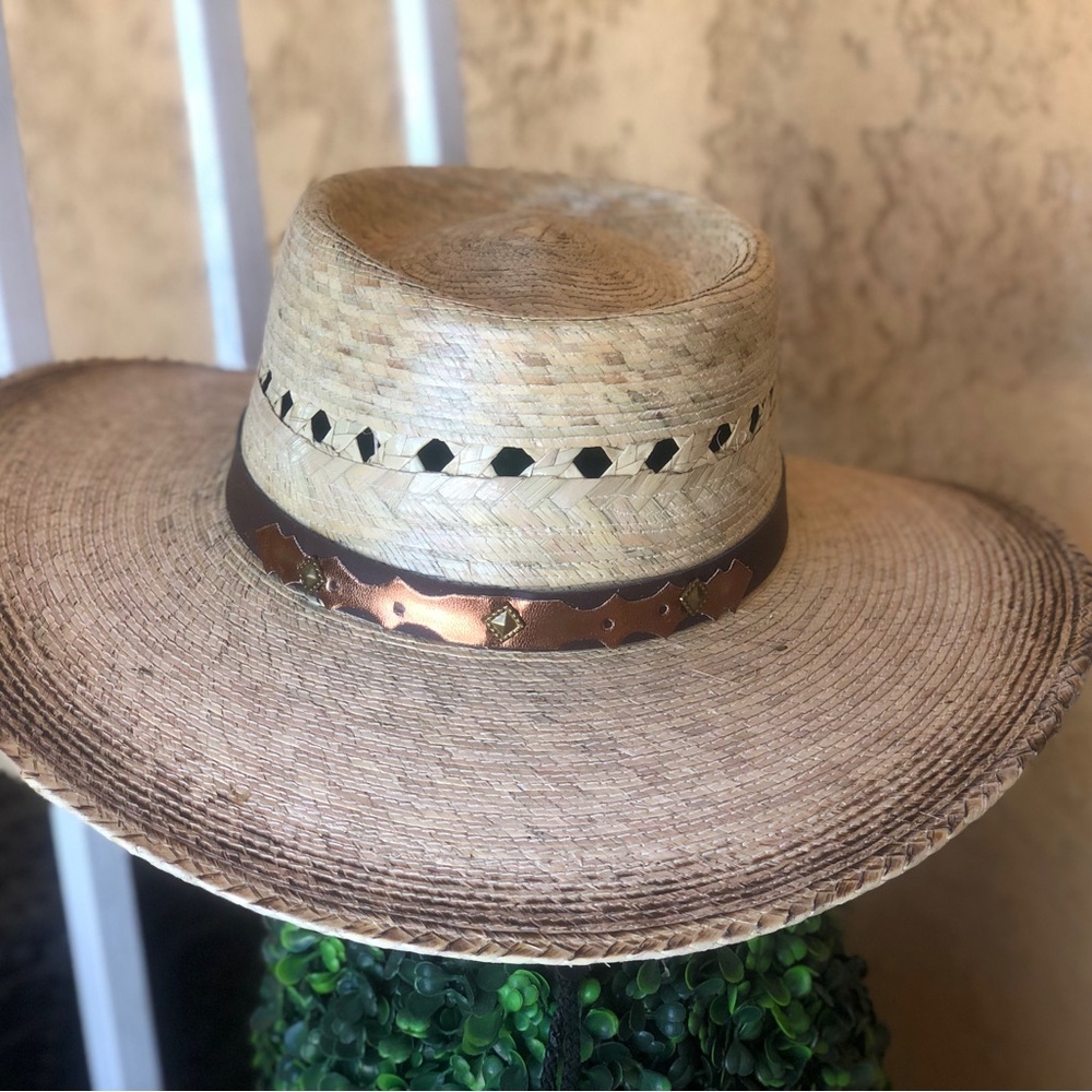 Palm round top